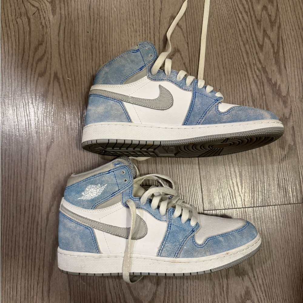 Air Jordan 1 Retro OG Hyper Royal